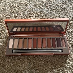 Naked urban decay eye shadow palette